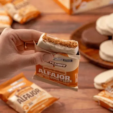 Alfajor Dr. Peanut sabor Doce de Leite com Cobertura de Chocolate Branco 55g