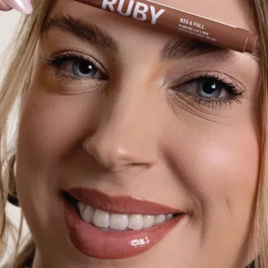 Lapiseira Labial Volume Ruby Kisses Big & Full Nude Beige