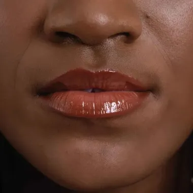 Lapiseira Labial Volume Ruby Kisses Big & Full Warm Brown