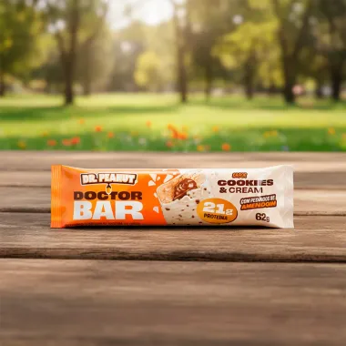 Doctor Bar Dr Penaut Sabor Cookies e Cream com Peda&ccedil;os de Amendoim com 21g de Prote&iacute;na 62g