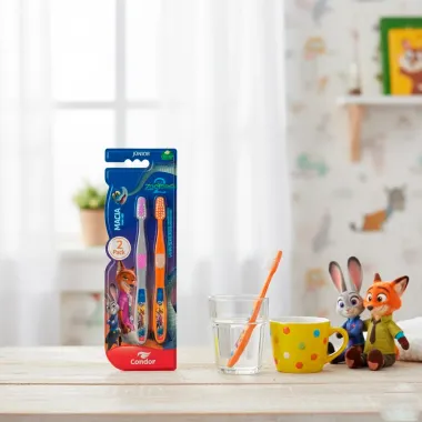 Escova Dental Infantil Condor Junior Macia Zootopia 2 com 2 Unidades