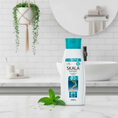 Shampoo Skala Expert Cristal Hortel&atilde; Detox Limpeza Delicada Sem Sal 600ml