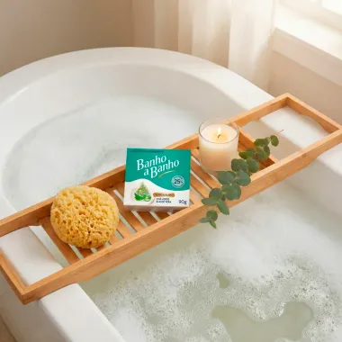 Sabonete em Barra com Hidratante Banho a Banho Blend de &Oacute;leos Ch&aacute; Verde e Aloe Vera 90g