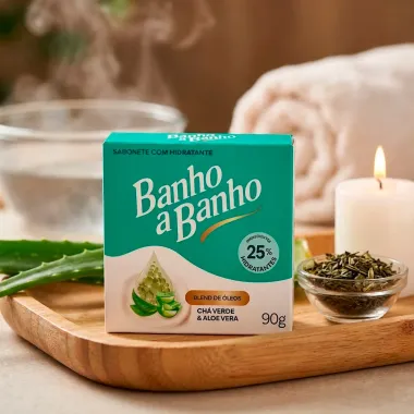 Sabonete em Barra com Hidratante Banho a Banho Blend de &Oacute;leos Ch&aacute; Verde e Aloe Vera 90g