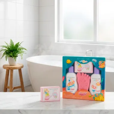 Shampoo e Condicionador Giovanna Baby e Kids Giby e Gaby 200ml cada Sabonete Vegetal Hidratante Gaby 90g Esponja de Banho