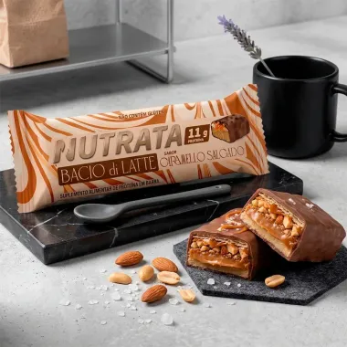 Barra de Prote&iacute;na Nutrata Bacio Di Latte Sabor Caramelo Salgado com 11g de Prote&iacute;na 45g