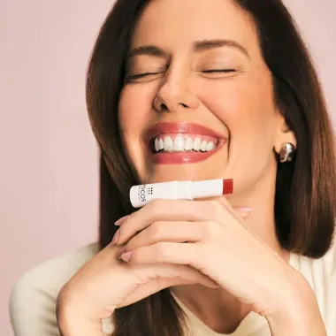Hidratante Labial Adcos Ultranutri&ccedil;&atilde;o Color Anti-Idade Cor Cereja 3,2g