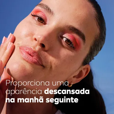 &Aacute;gua Micelar Bif&aacute;sica Nivea Regeneradora Pele Descansada e Delicada Sem Perfume200ml