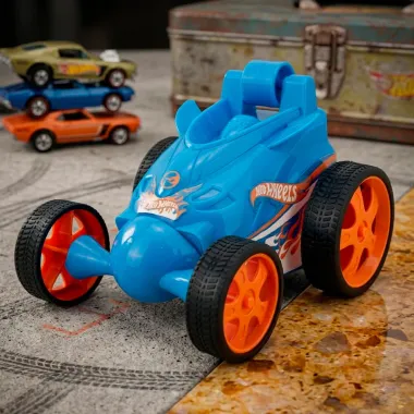 Carrinho Hot Wheels Multikids Small Stunt R&aacute;dio Controle 6+ Anos Rota&ccedil;&atilde;o 360&ordm;