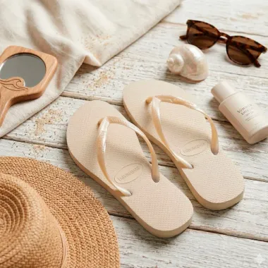 Sand&aacute;lia Havaianas Fantasia II FC Bege Palha Tamanho 37/38 1 Par