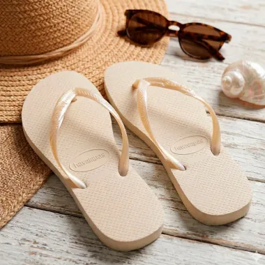 Sand&aacute;lia Havaianas Fantasia II FC Bege Palha Tamanho 37/38 1 Par