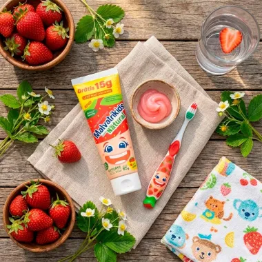 Gel Dental Malvatrikids Kids Extrato Natural com Fl&uacute;or Sabor Morango Antic&aacute;rie 85g Ganhe 15g