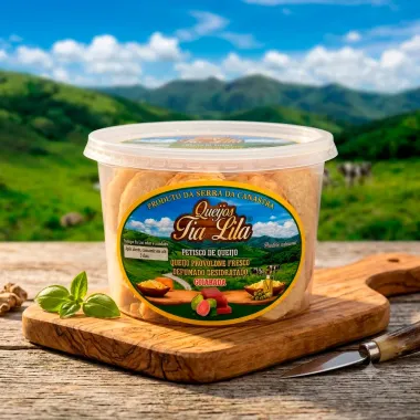 Petisco de Queijo Tia Lila Provolone Fresco Defumado Desidratado Recheado com Goiabada 300g