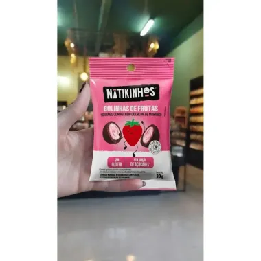 Bolinhas de Frutas Natikinhos Morango com Recheio de Creme de Morango Sem gl&uacute;ten e A&ccedil;&uacute;car 30g