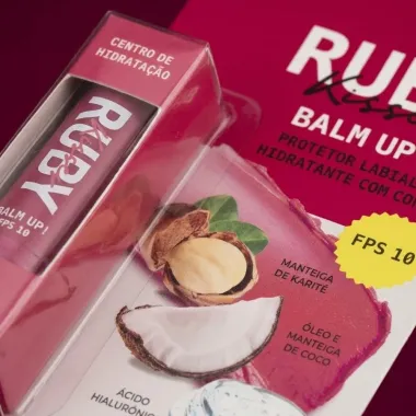 Protetor Labial Hidratante com Cor Ruby Kisses Balm Up! FPS 10 4g