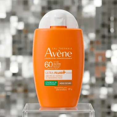 Protetor Solar Facial Av&egrave;ne Ultra Fluid Mais FPS 60 Mate Controle de Oleosidade Cor M&eacute;dio Escuro 40g