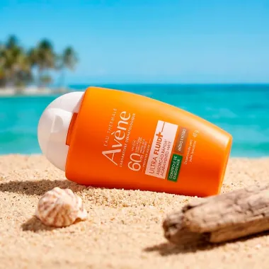 Protetor Solar Facial Av&egrave;ne Ultra Fluid Mais FPS 60 Mate Controle de Oleosidade Cor M&eacute;dio Escuro 40g