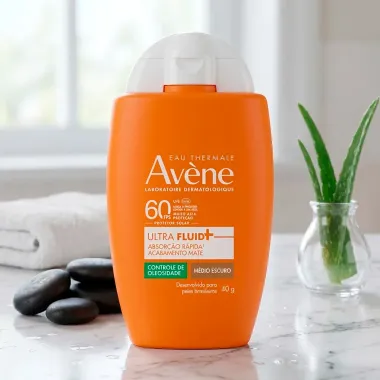 Protetor Solar Facial Av&egrave;ne Ultra Fluid Mais FPS 60 Mate Controle de Oleosidade Cor M&eacute;dio Escuro 40g