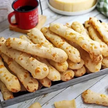 Biscoito de Polvilho V&oacute; Cidinha Palito Parmes&atilde;o 100g