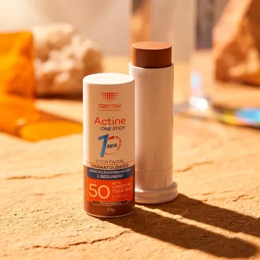 Prote&ccedil;&atilde;o Solar Facial Actine One Stick Multifuncional FPS 50 Toque Seco Cor Tom 5 13g