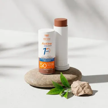 Prote&ccedil;&atilde;o Solar Facial Actine One Stick Multifuncional FPS 50 Toque Seco Cor Tom 5 13g