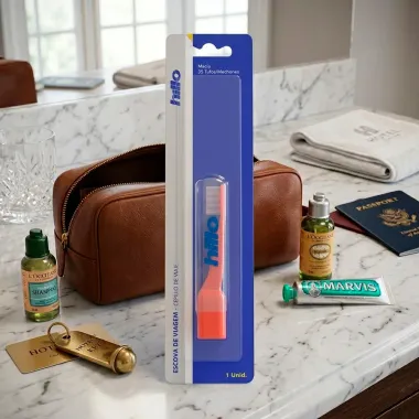 Escova Dental para Viagem Hillo Macia com 35 Tufos Cores Sortidas 1 Unidade