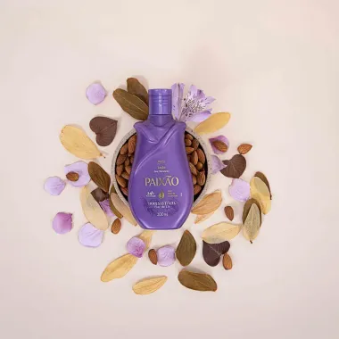 Lo&ccedil;&atilde;o Corporal Deo Hidratante Paix&atilde;o Irresist&iacute;vel Flor de L&iacute;s 200ml