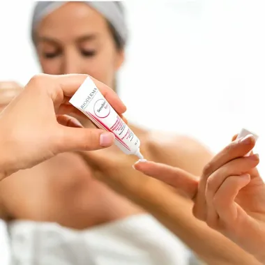 Sensibio Bioderma Olhos Gel Hidratante e Revitalizante para o Contorno dos Olhos para Peles Sensíveis 15ml