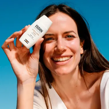 Clareador e Protetor Solar ISDIN Active Unify com Cor FPS99 50ml