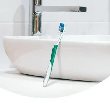 Escova Dental Colgate Whitening Macia Cores Sortidas Leve 2 Pague 1