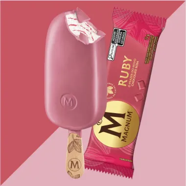 Sorvete Kibon Magnum Ruby Sabor Framboesa e Chocolate Branco Coberto com Chocolate Rubi 71g